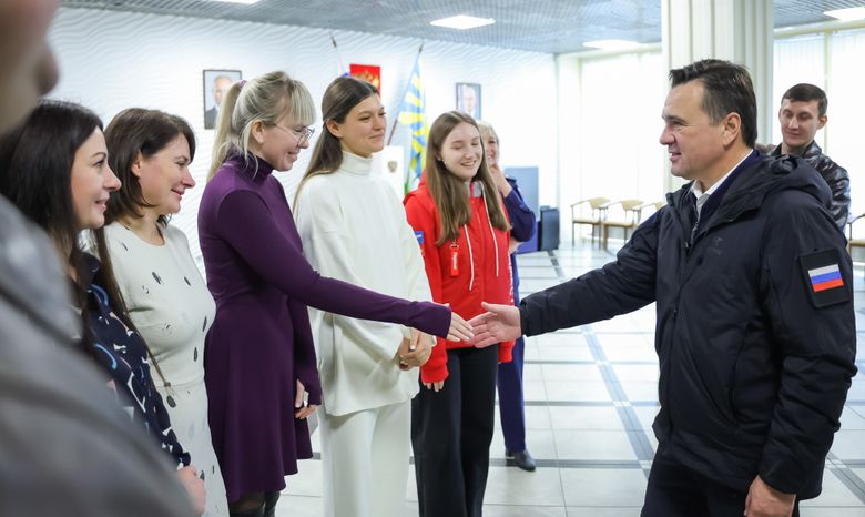 Андрей Воробьев навестил пилотажные группы на авиабазе в Кубинке