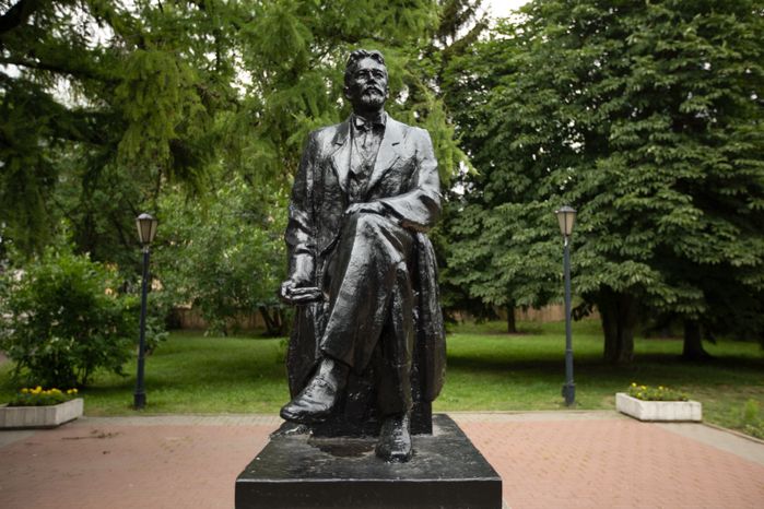 Чехов. Бульвар и памятник А.П. Чехову