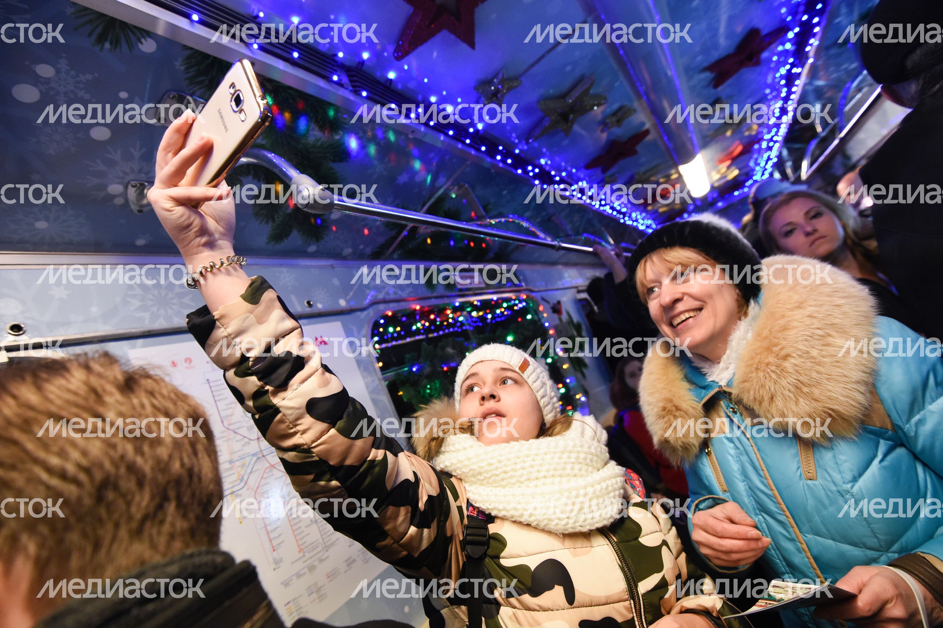 Запуск Новогоднего поезда в метро Москвы Запуск Новогоднего поезда в метро Москвы