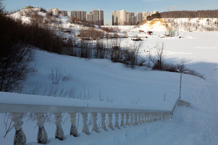Прогулка по снегу Дзержинского карьера зимой