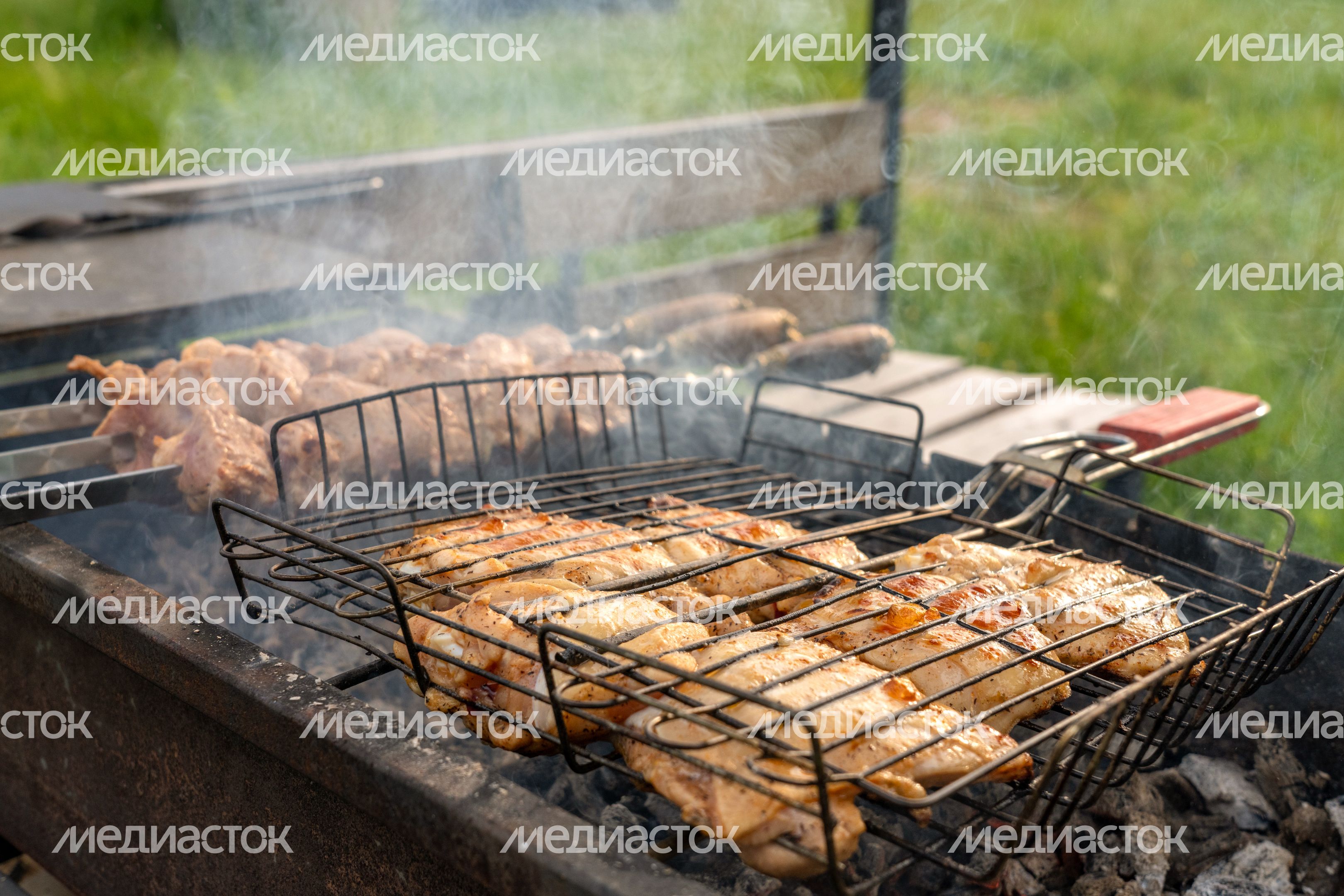 Жарим шашлык в Подмосковье Жарим шашлык в Подмосковье