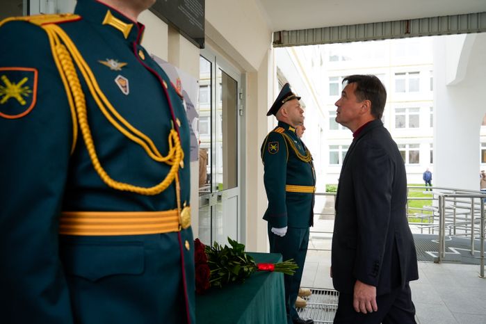 Андрей Воробьев открыл в Подольске мемориальную доску Героя РФ Артема Щукина