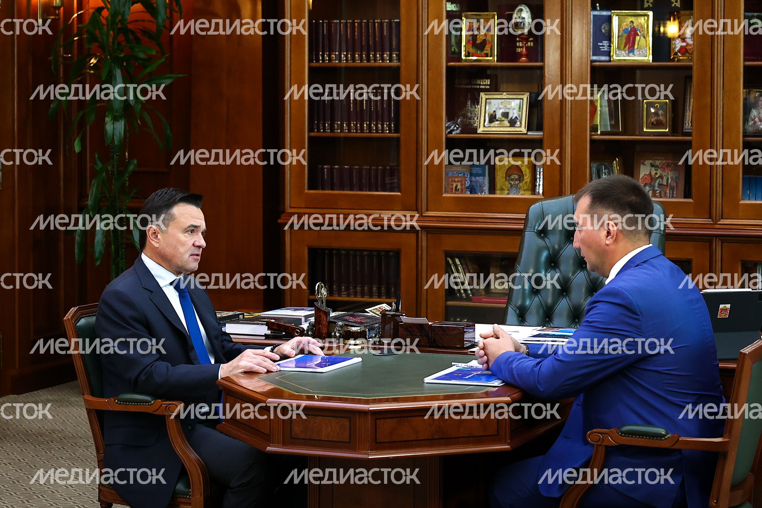 Андрей Воробьев провел рабочую встречу с главой Дзержинского Андроником Паком