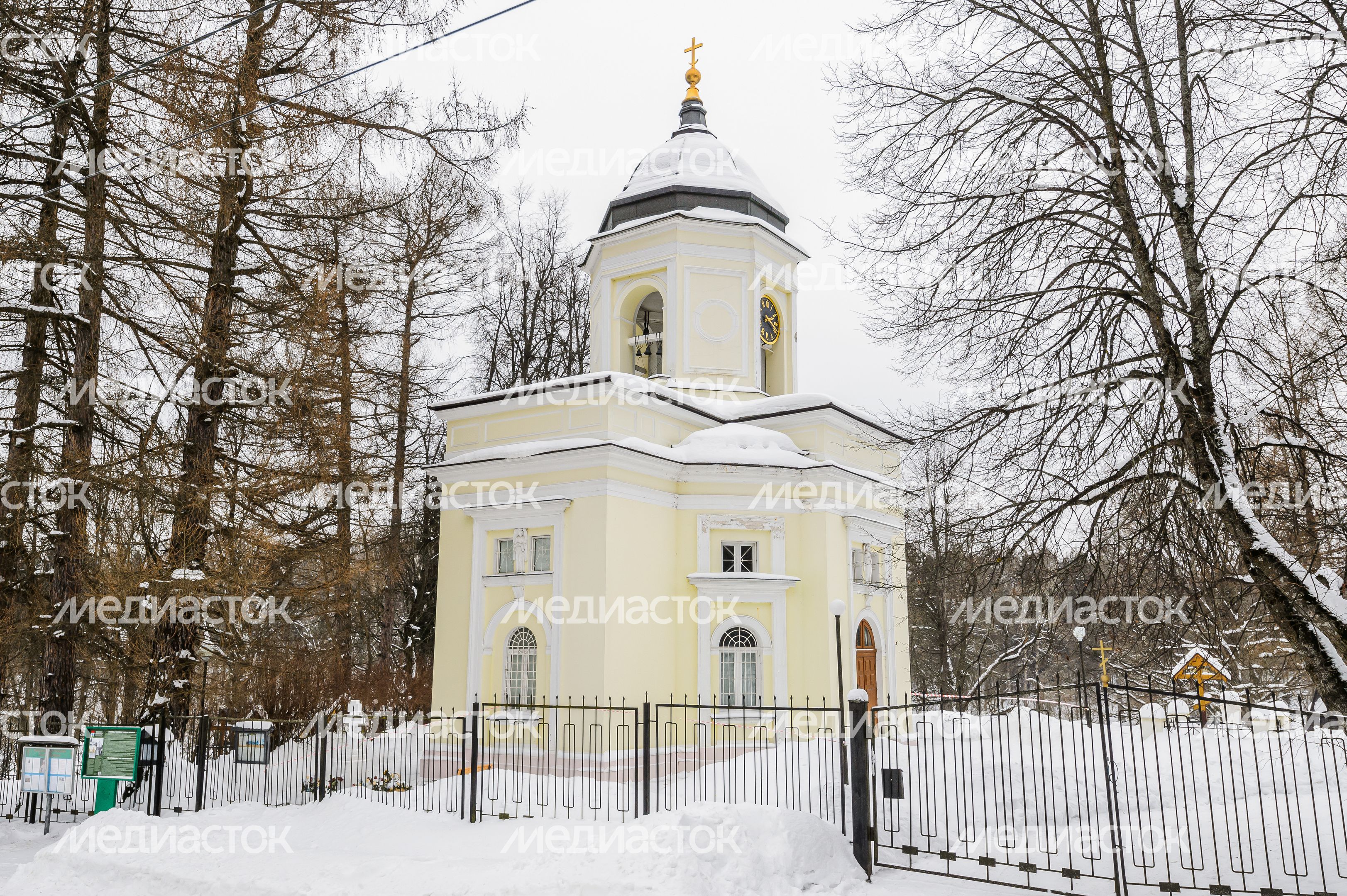 Храм Святых Апостолов Петра и Павла в Марфино зимой