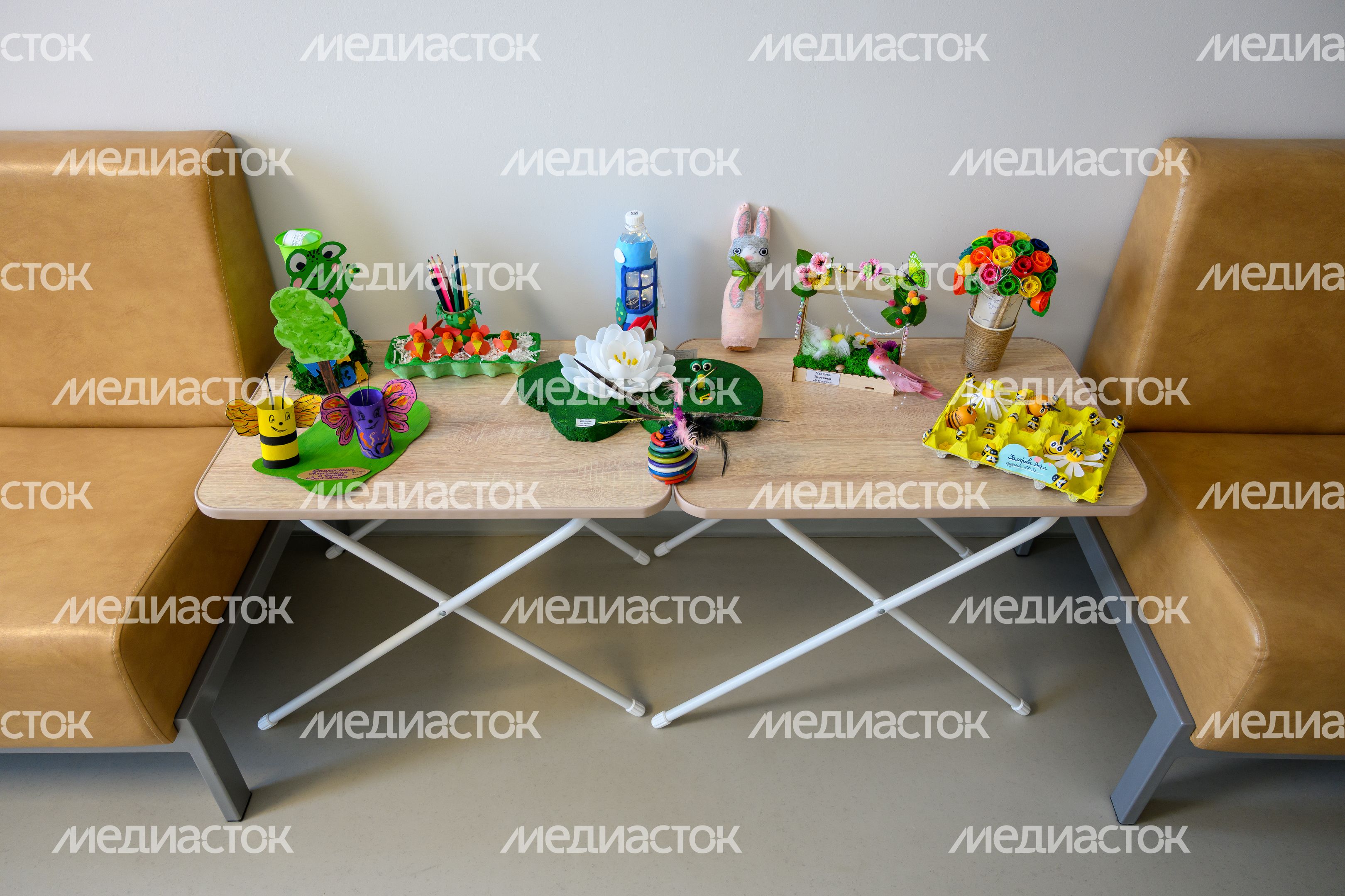 Зона ожидания в коридоре нового детского сада «Аистенок» в ЖК «Новое Медведково» в Мытищах Зона ожидания в коридоре нового детского сада «Аистенок» в ЖК «Новое Медведково» в Мытищах