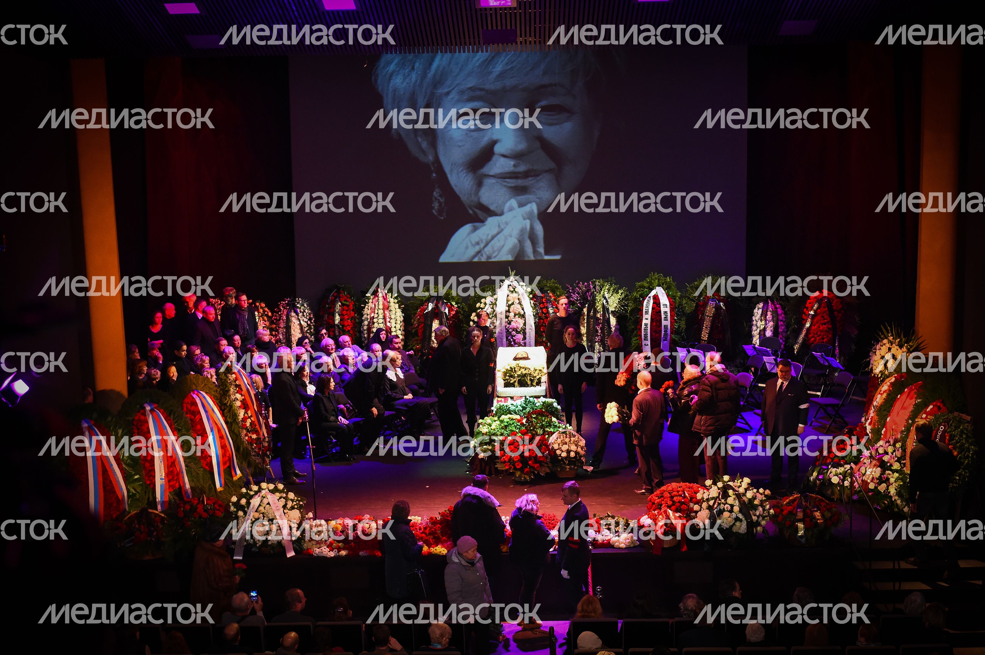 Церемония прощания с Галиной Волчек