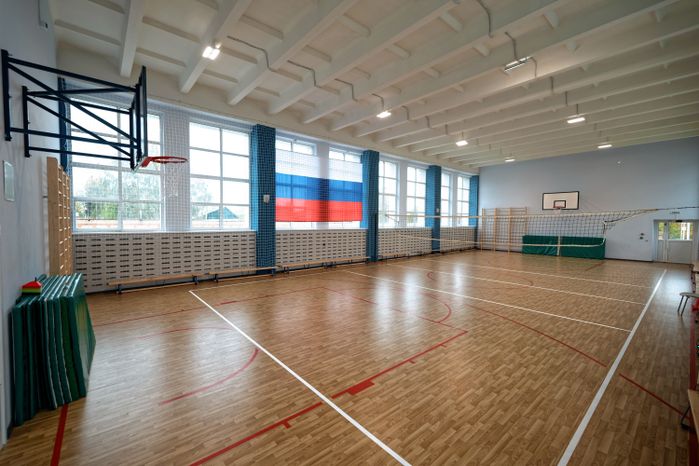 Спортивный зал Менделеевской средней школы в округе Солнечногорск после капитального ремонта