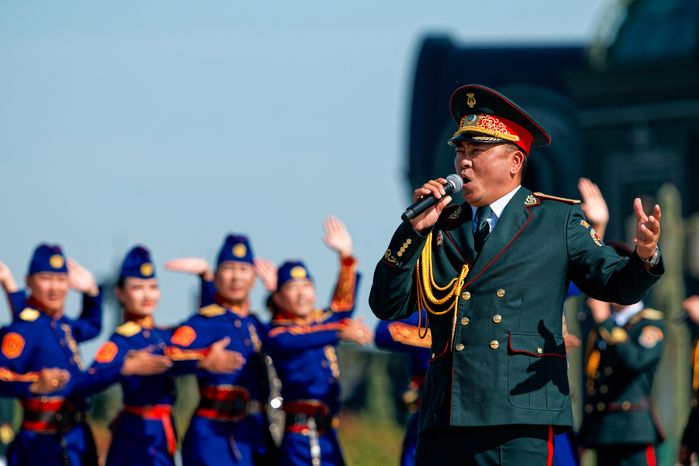 Военный оркестр силовых ведомств Монголии на военно-музыкальном фестивале «Спасская башня» у Главного храма ВС РФ