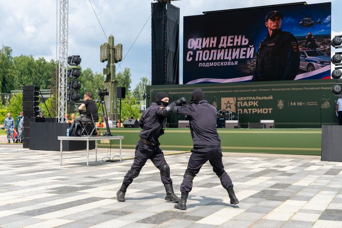 Показательные выступления специального полка полиции с демонстрацией боевых приемов борьбы