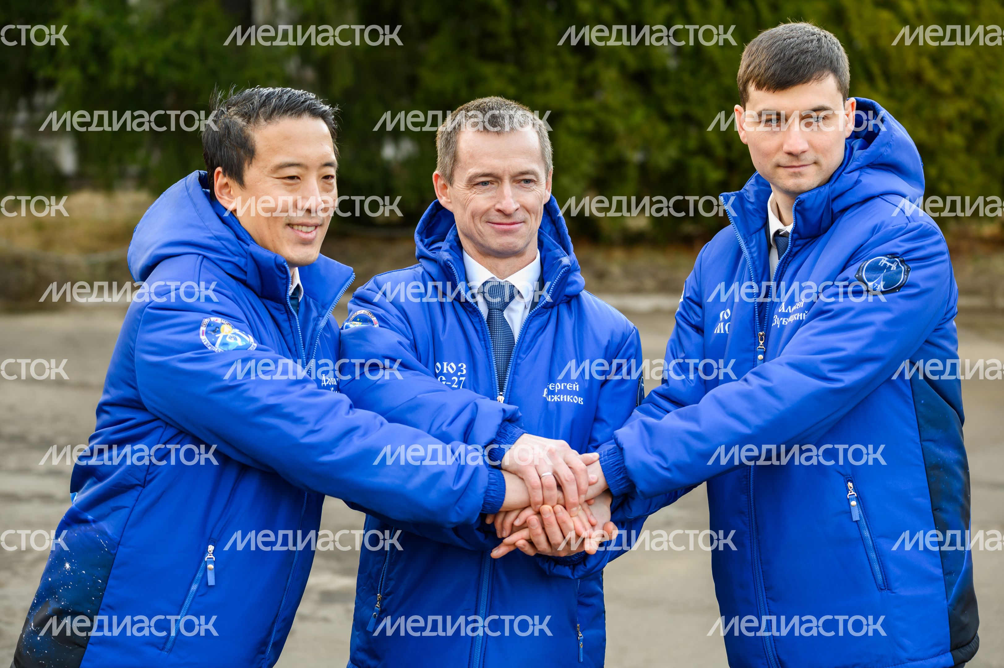 Основной экипаж космонавтов МКС-73 в составе Джонни Кима, Сергея Рыжикова и Алексея Зубрицкого Основной экипаж космонавтов МКС-73 в составе Джонни Кима, Сергея Рыжикова и Алексея Зубрицкого