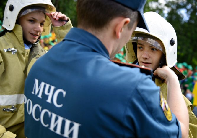 Демонстрация работы спасателей в детском лагере «Орленок»