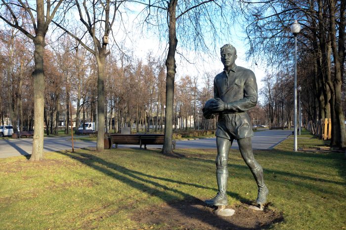 Памятник футболисту Льву Яшину в Москве