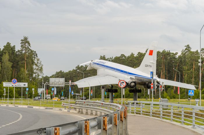 Памятник Ту-144