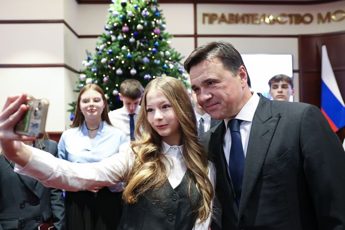 Андрей Воробьев вручил первые паспорта юным жителям Подмосковья