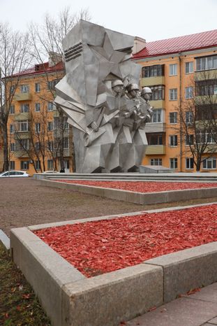 Памятник подольским курсантам