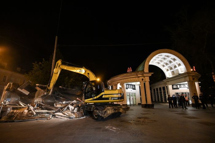 Снос незаконных построек возле метро 29 августа