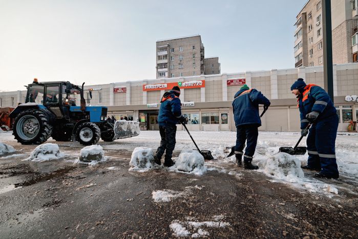 Уборка снега в поселке Большие Вяземы Одинцовского округа