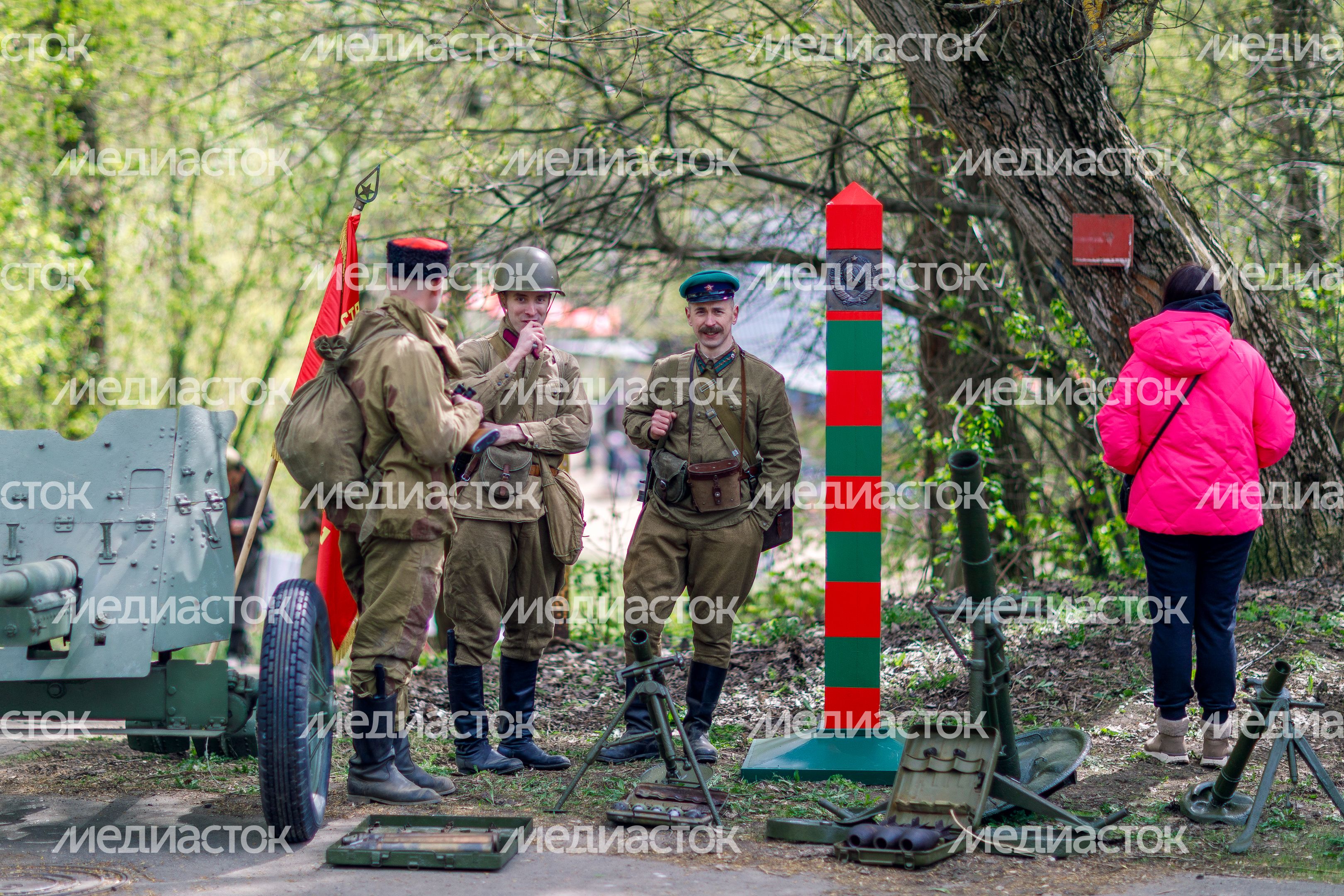 Военно-историческая реконструкция "Успех в единстве поколений" в Химках Военно-историческая реконструкция "Успех в единстве поколений" в Химках
