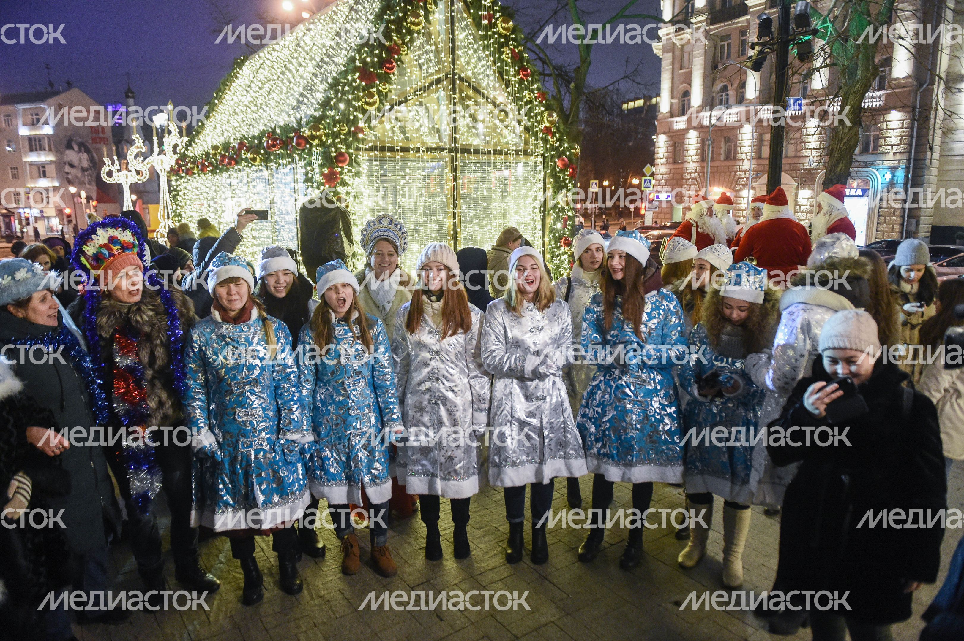 Парад Снегурочек в Москве