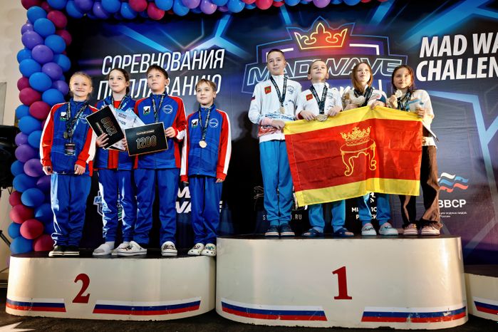 Награждение победителей Всероссийских соревнований по плаванию Mad Wave Challenge 2025 в Рузе