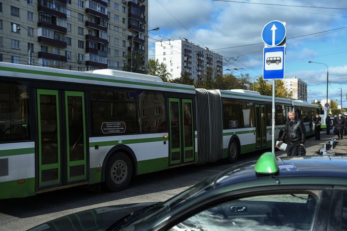 Пенсионеры на улицах Москвы