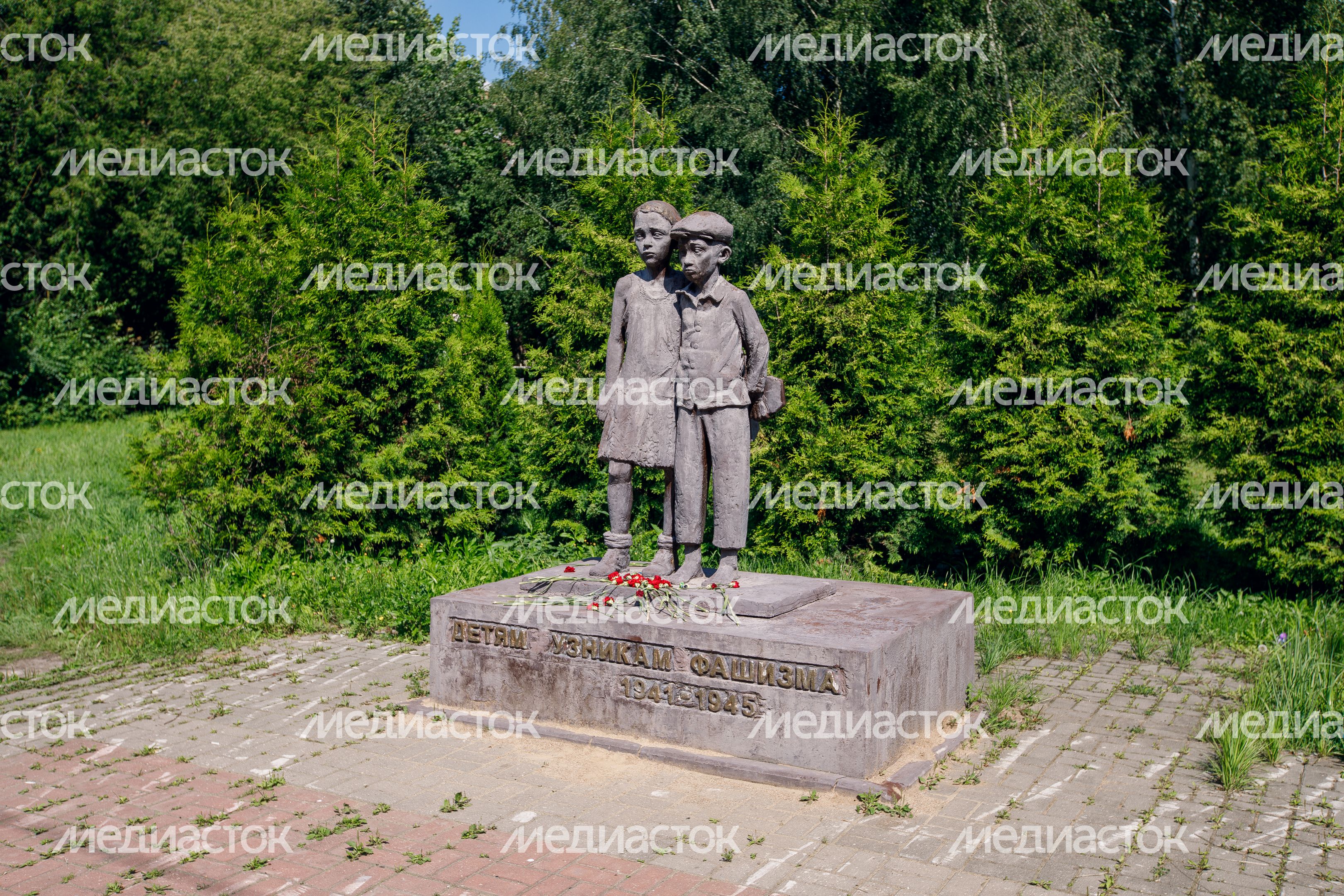 Лобня. Памятник «Детям — узникам фашизма»