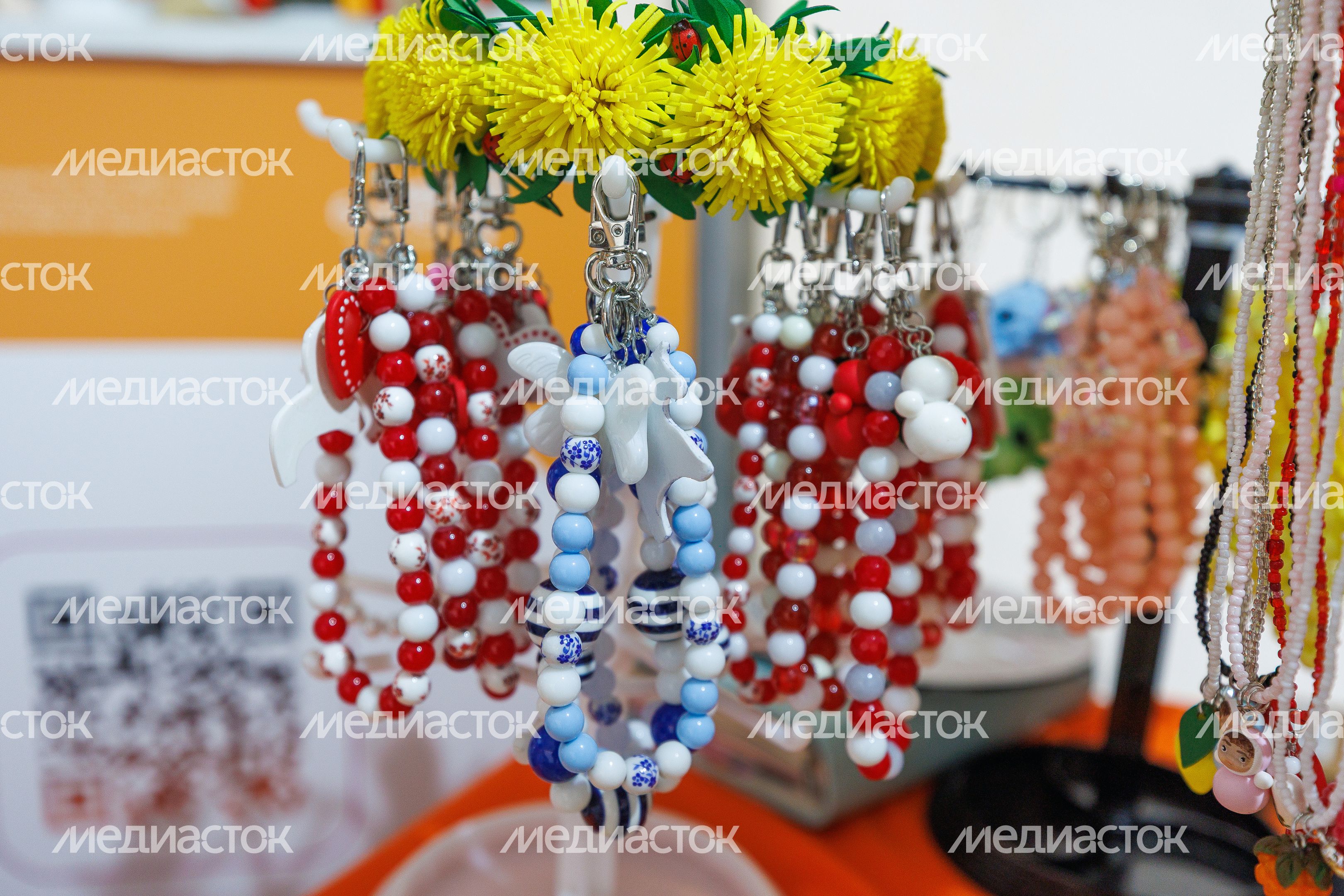 Авторские украшения местных мастеров на ярмарке подмосковных брендов «100% Подмосковье. Встречаем осень» в Красногорске Авторские украшения местных мастеров на ярмарке подмосковных брендов «100% Подмосковье. Встречаем осень» в Красногорске