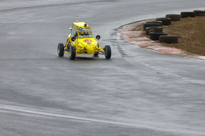 Детский заезд на мини-багги на гоночной трассе ADM Raceway в Мячково