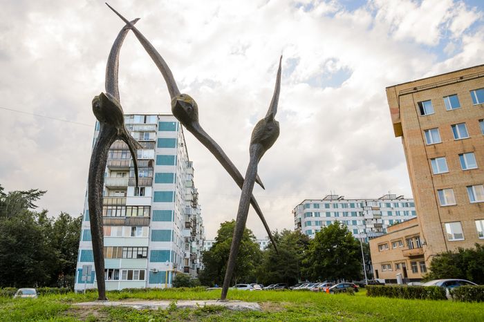 Черноголовка. Скульптура «Стрижи»