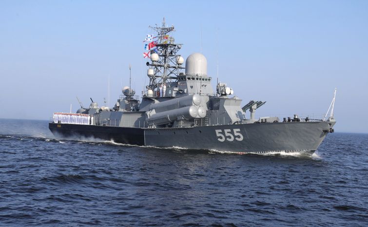 Губернатор Подмосковья присутствовал на главном военно-морском параде в честь Дня ВМФ
