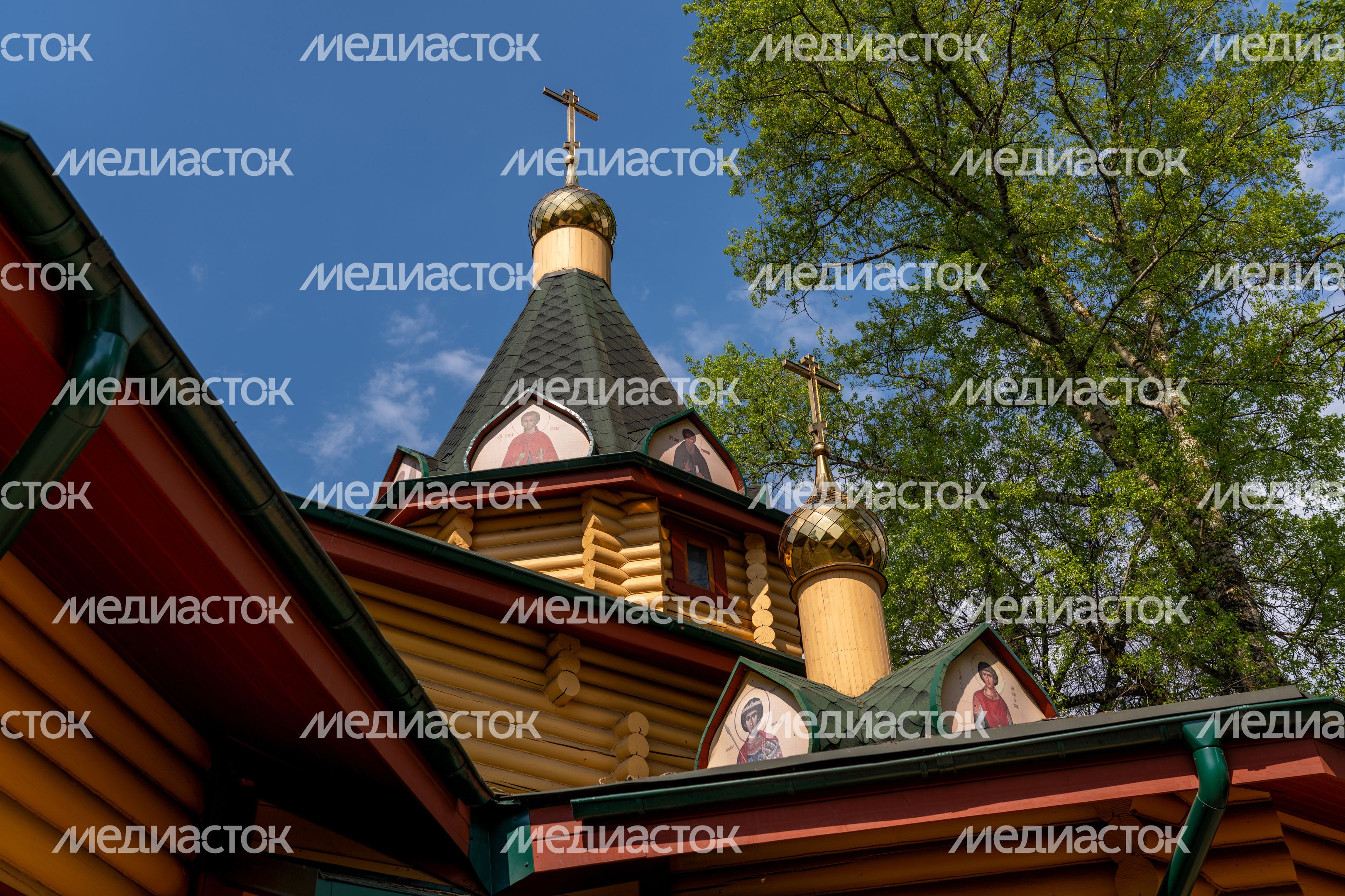 Деревянная церковь Богоявления Господня в поселке Жаворонки Одинцовского округа