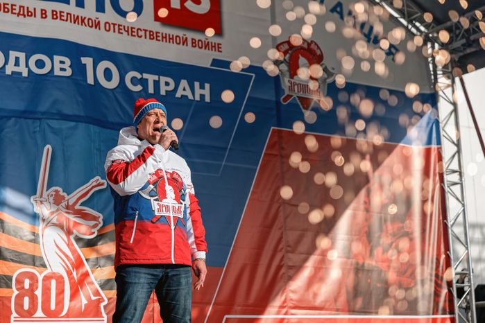 Певец и депутат Государственной Думы Денис Майданов исполнил песню «Флаг моего государства»