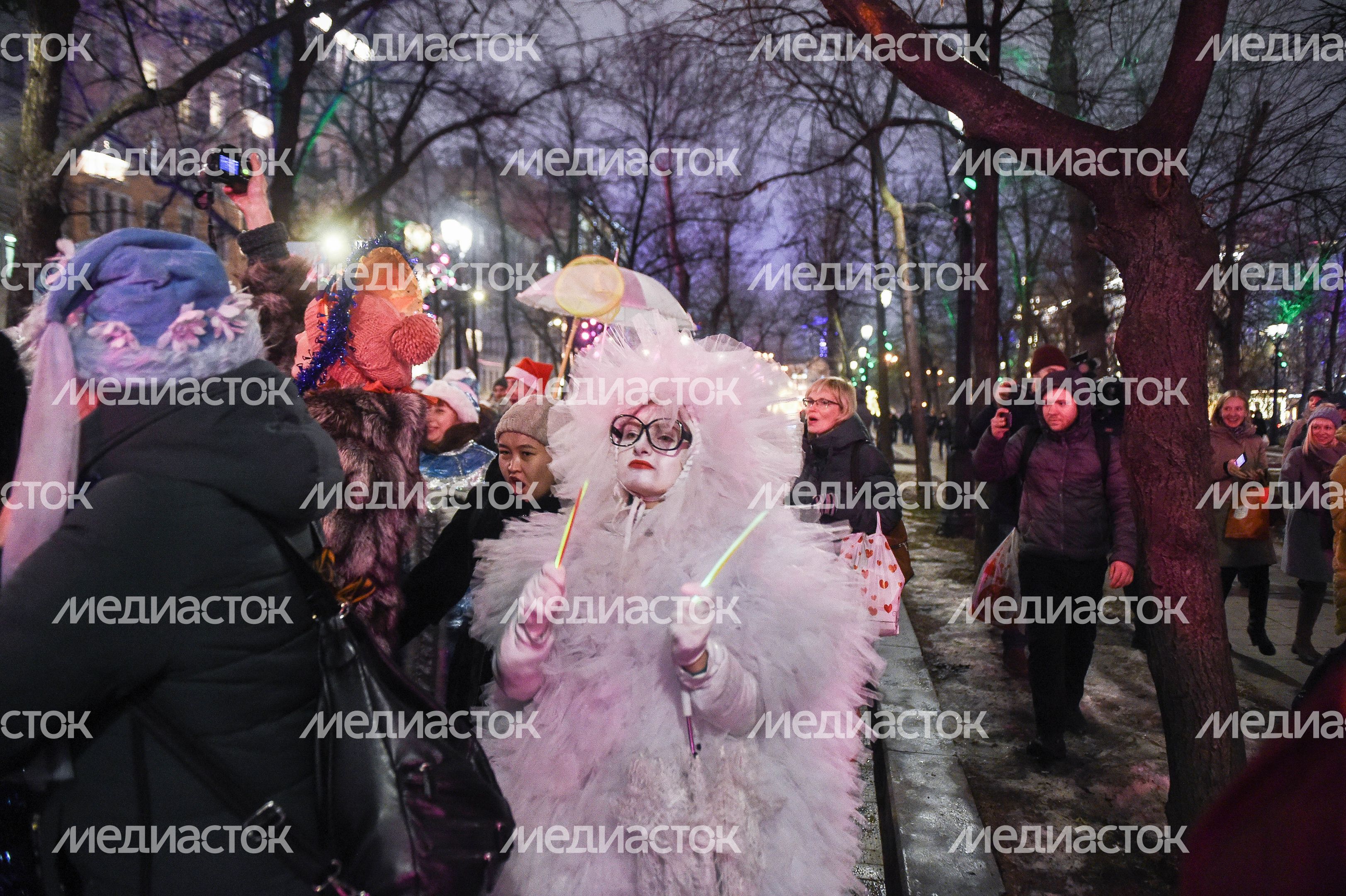 Парад Снегурочек в Москве
