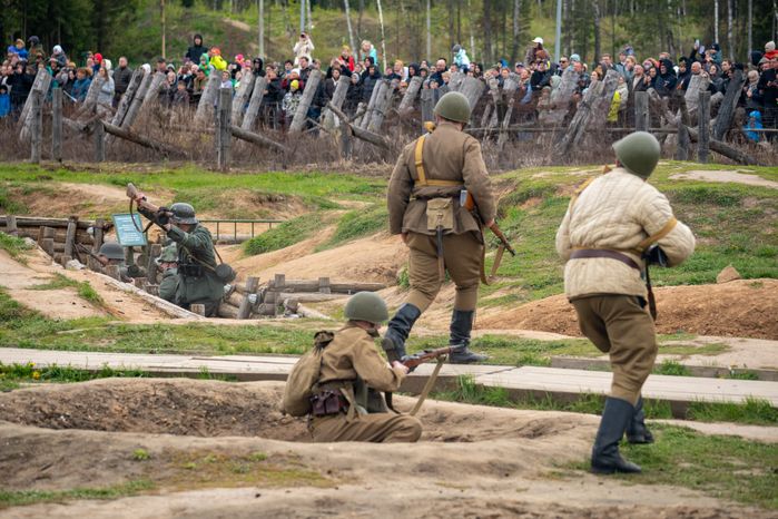 Военно-историческая реконструкция «Штурм Кенигсберга» в День Победы в парке «Патриот» Одинцовского округа