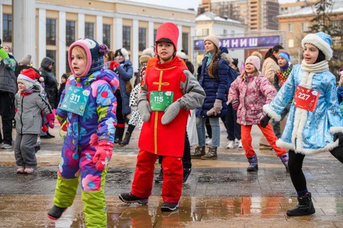 Новогодний забег в карнавальных костюмах Space Carnival 2024 в Королеве
