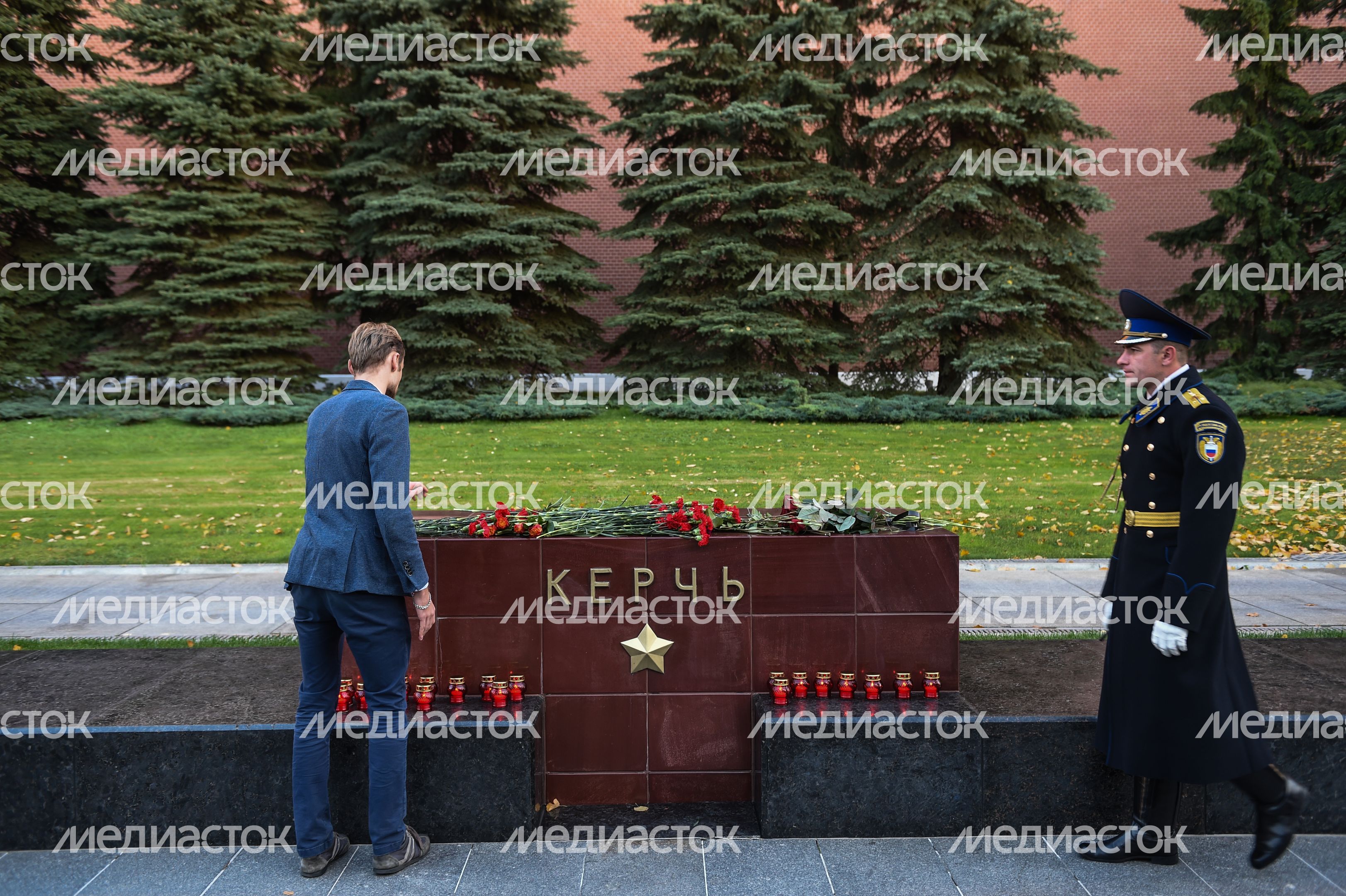 Возложение цветов к мемориалу города Керчь в Москве Возложение цветов к мемориалу города Керчь в Москве