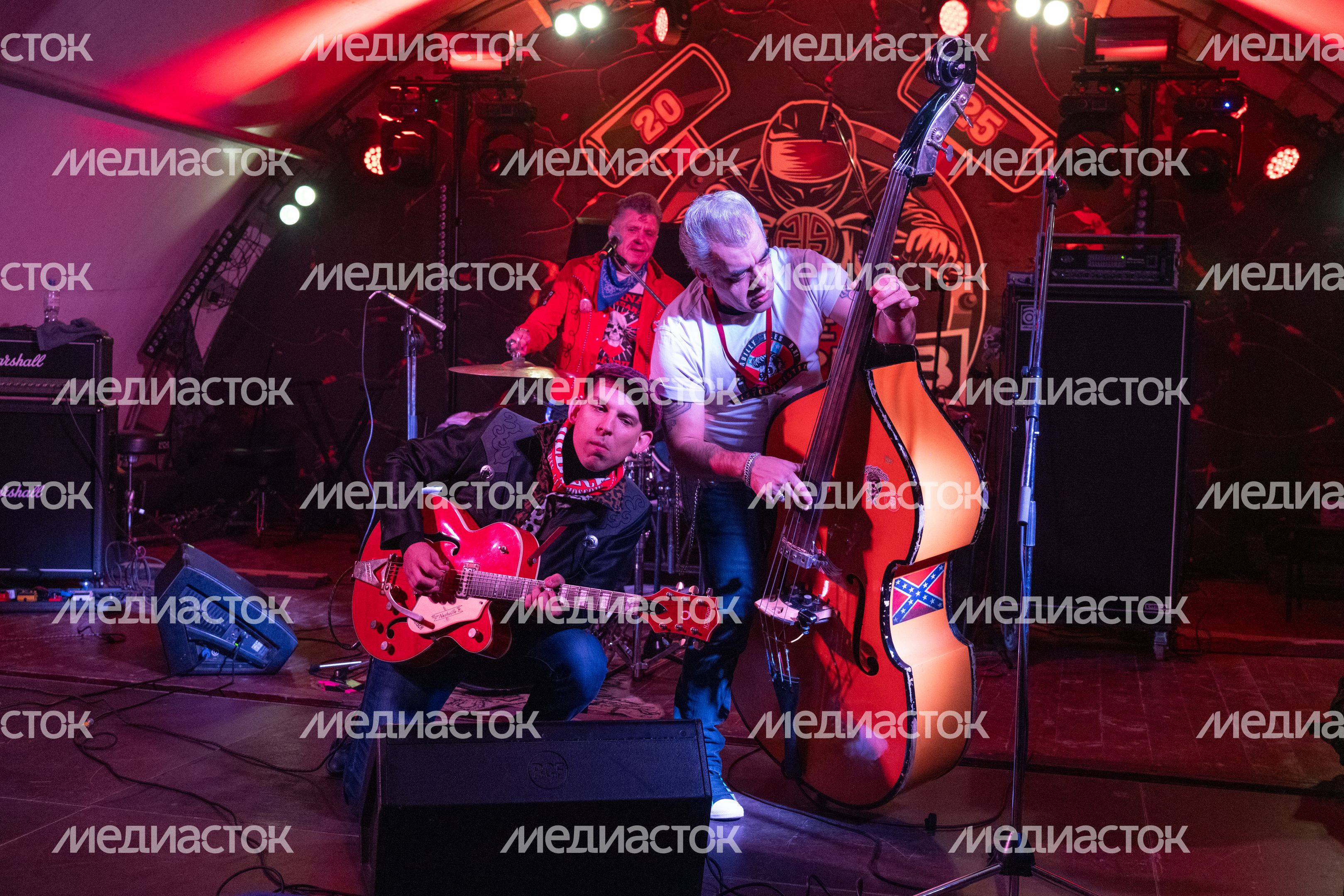 Группа «Мистер Твистер» на концерте фестиваля «Bike party отрыв-2025» Группа «Мистер Твистер» на концерте фестиваля «Bike party отрыв-2025»