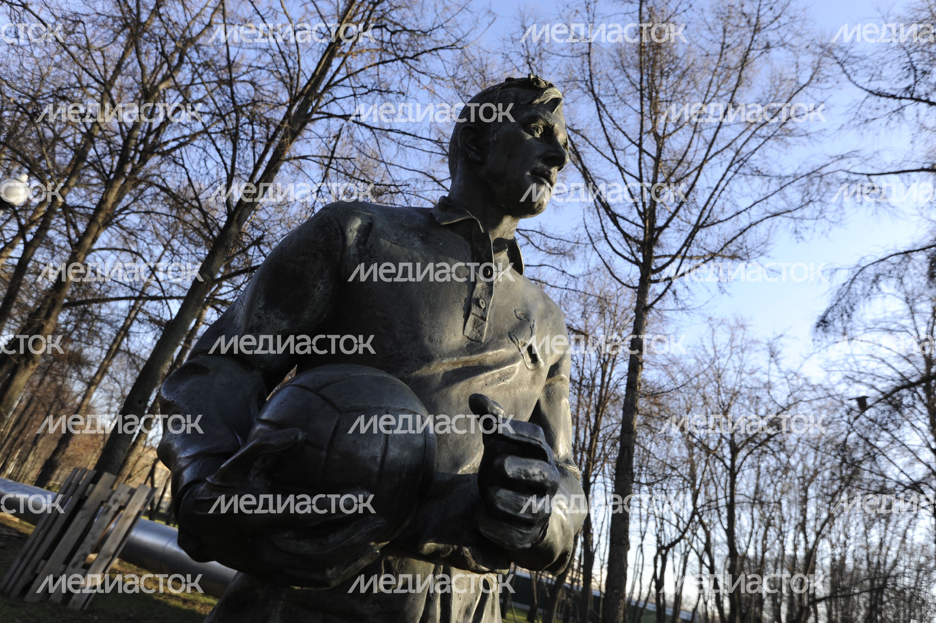 Памятник футболисту Льву Яшину в Москве Памятник футболисту Льву Яшину в Москве