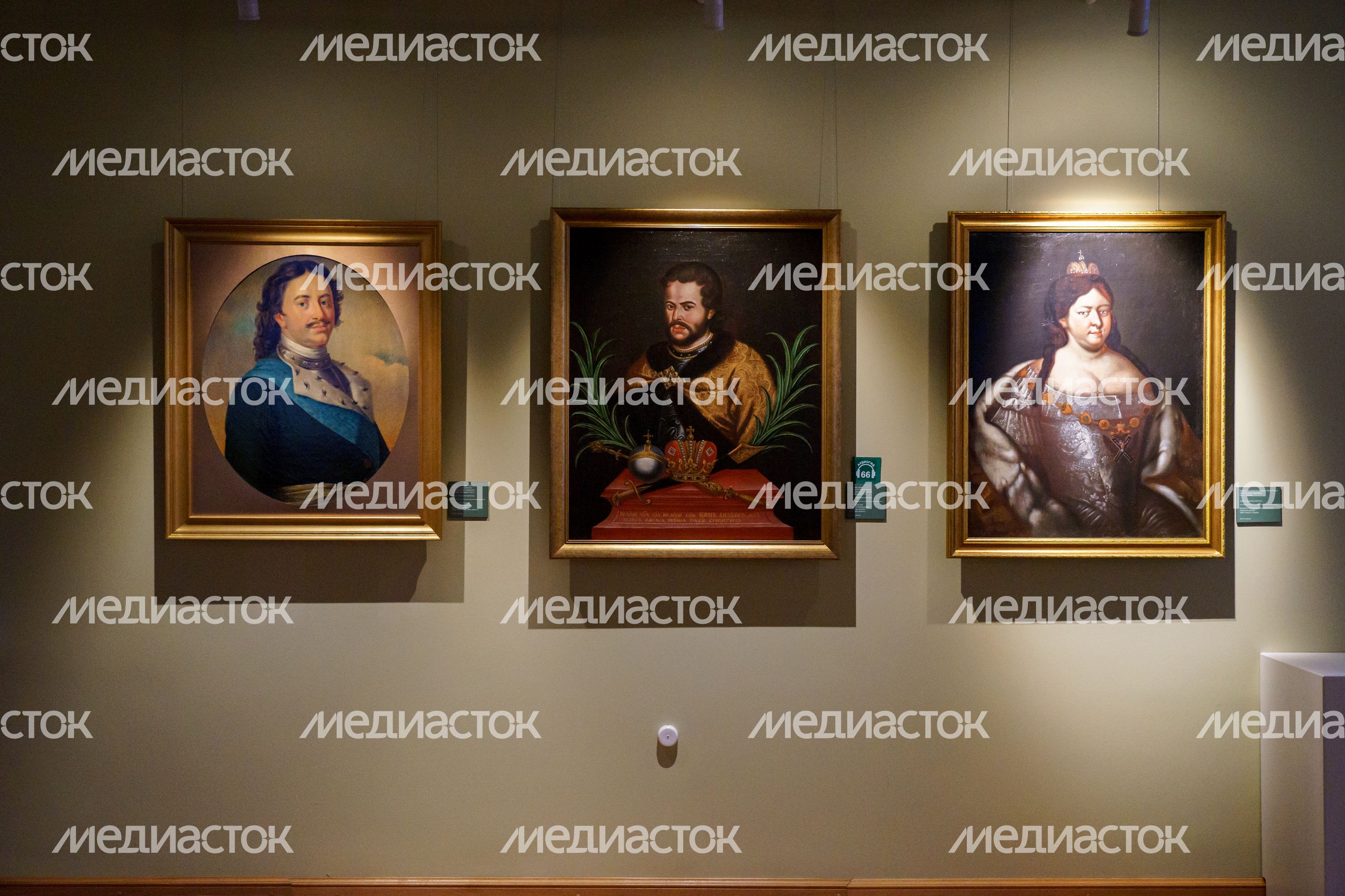 Выставка «Реликвии и сокровища Троице-Сергиева монастыря 11-17 вв.» в Ризнице Троице-Сергиевой лавры Выставка «Реликвии и сокровища Троице-Сергиева монастыря 11-17 вв.» в Ризнице Троице-Сергиевой лавры