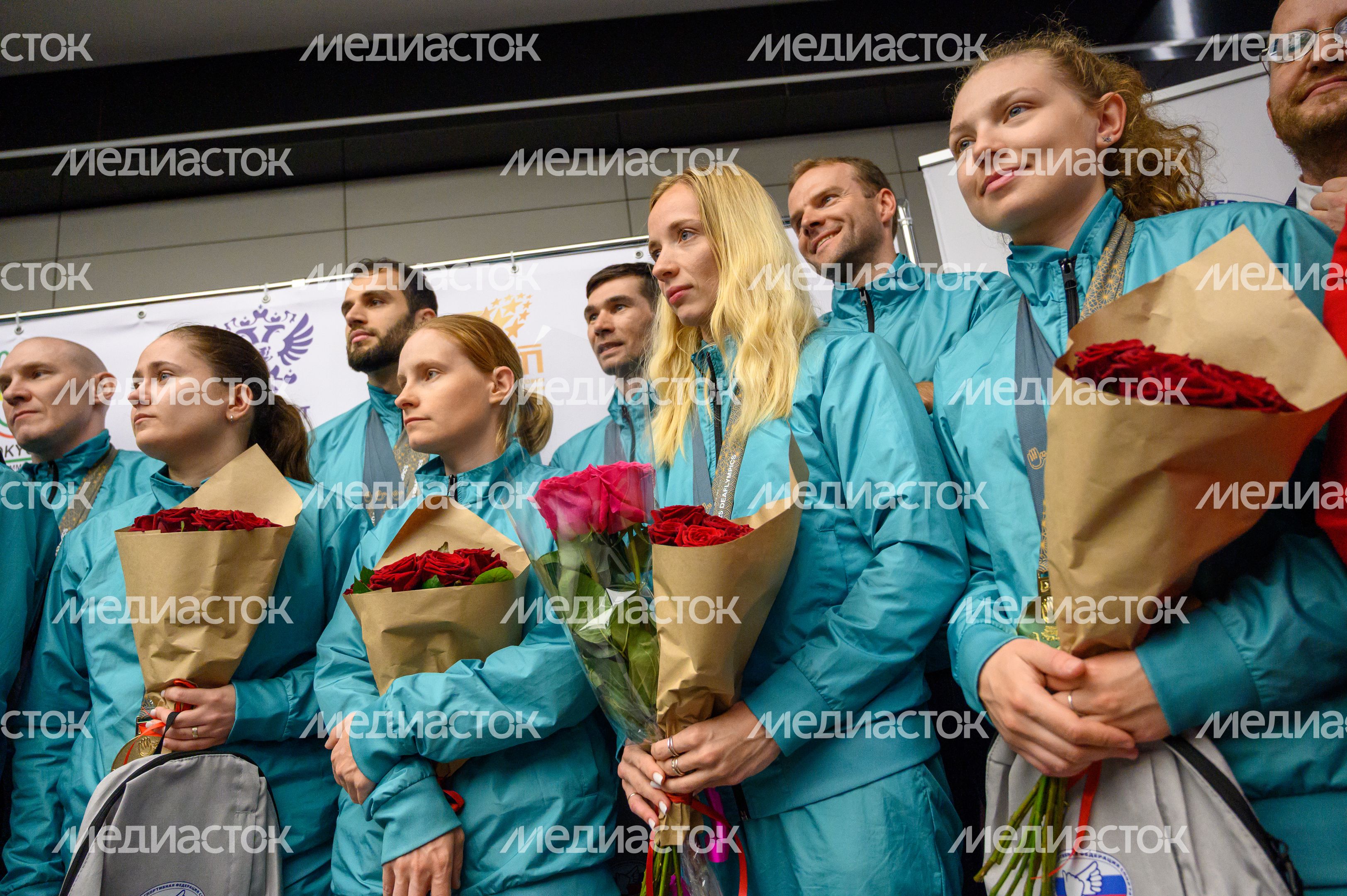 Встреча российской делегации в Шереметьево, вернувшейся с XXV Летних Сурдлимпийских игр в Токио Встреча российской делегации в Шереметьево, вернувшейся с XXV Летних Сурдлимпийских игр в Токио