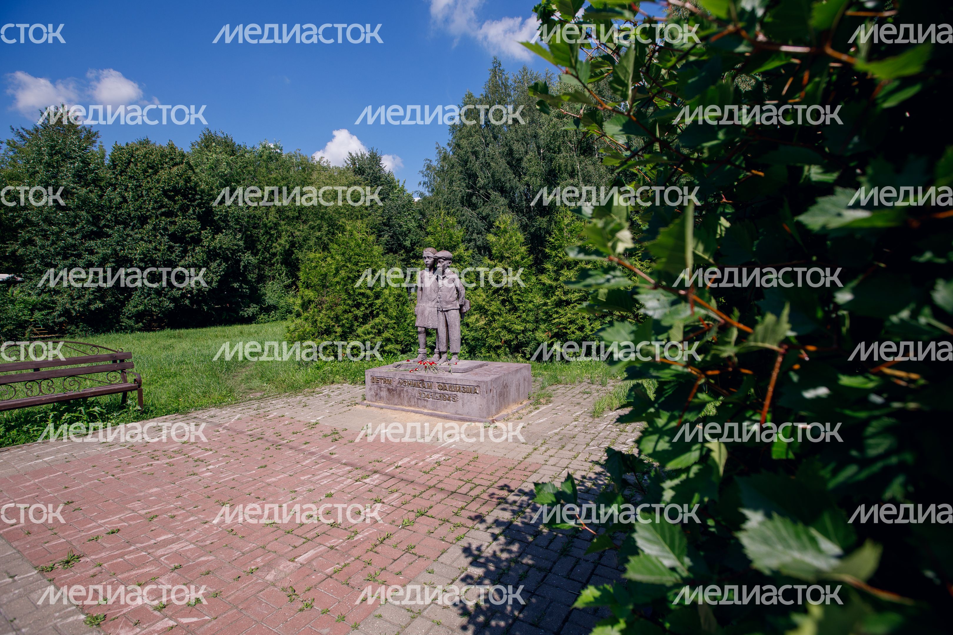 Лобня. Памятник «Детям — узникам фашизма»