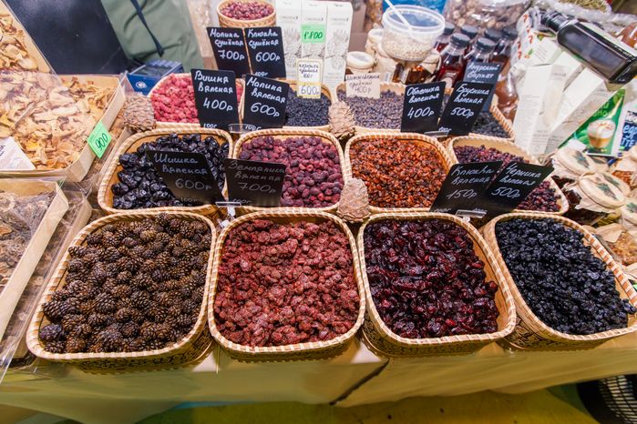 Торговля традиционными русскими продуктами на выставке «Ладья. Зимняя сказка 2024»