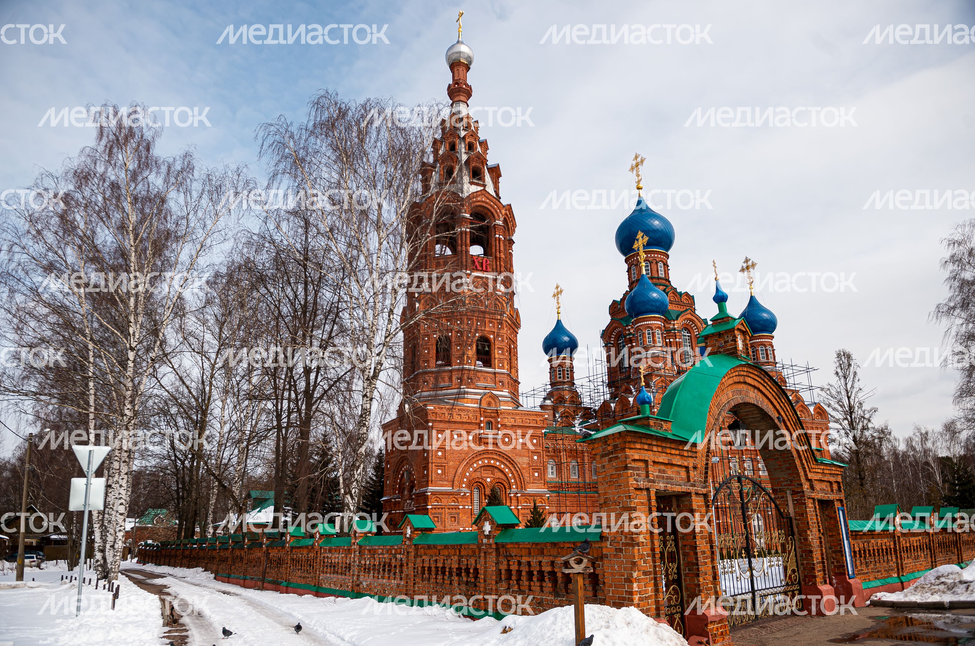 Весенние виды Покровского Храма поселка Черкизово