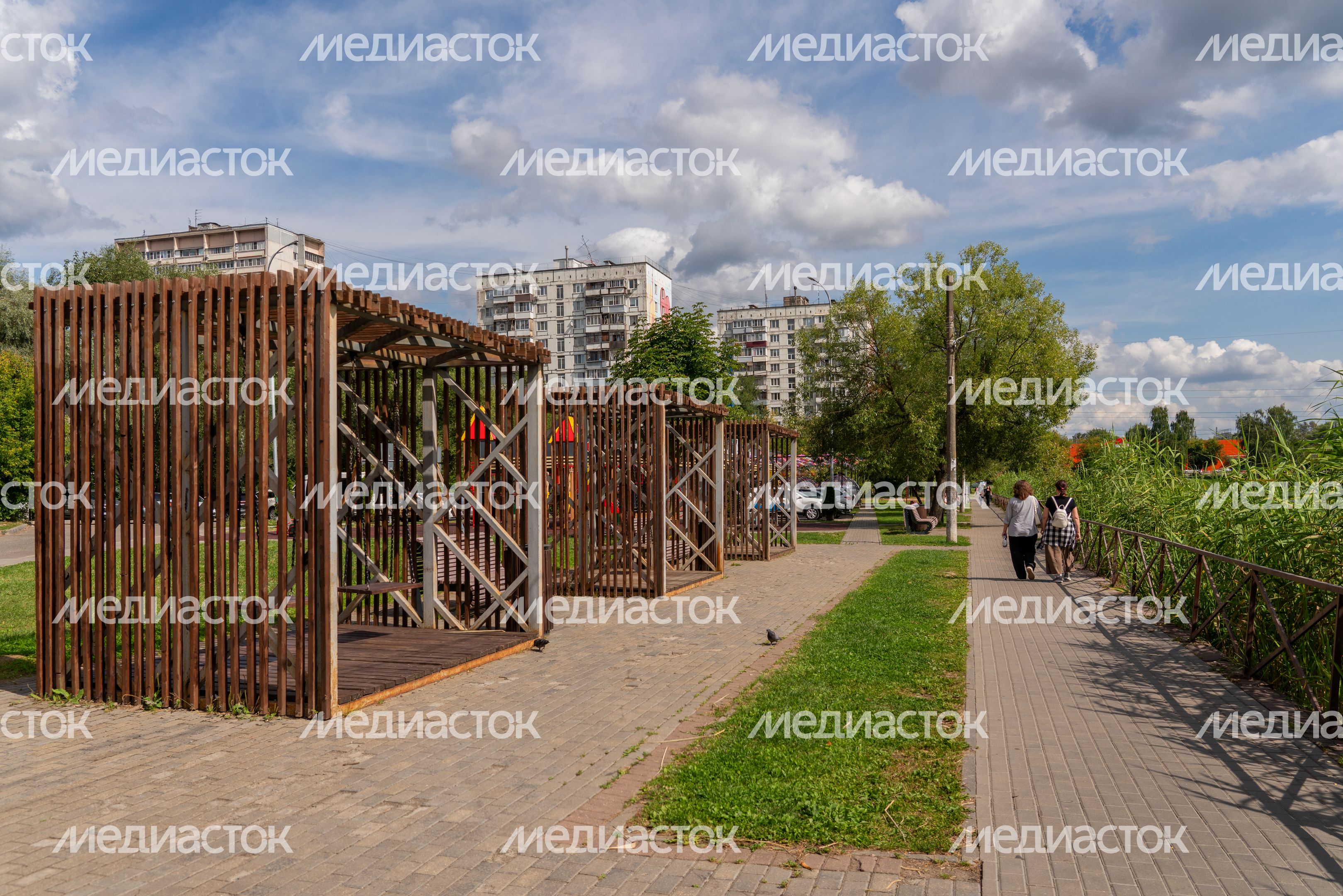 Набережная Городского пруда на улице 40 лет Октября в Лобне