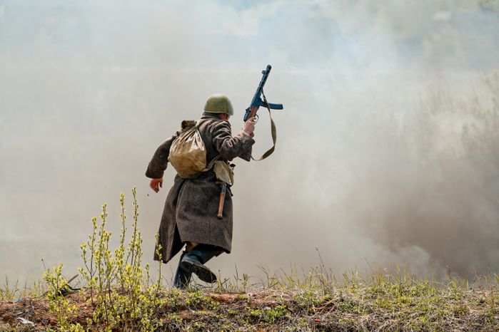 Военно-историческая реконструкция боя Великой Отечественной войны с техникой и авиацией в парке «Патриот» Одинцовского округа