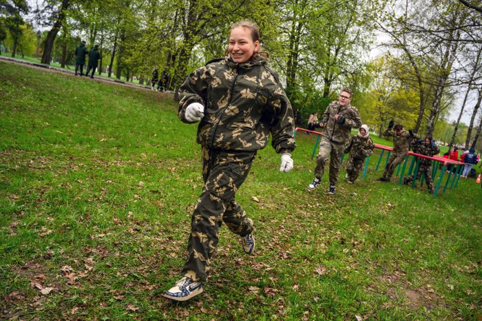 Военно-патриотическая игра «Юнармия, вперед!», посвященная Дню Победы, в Горках Ленинских