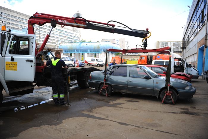 Утилизация бесхозных автомобилей в Москве