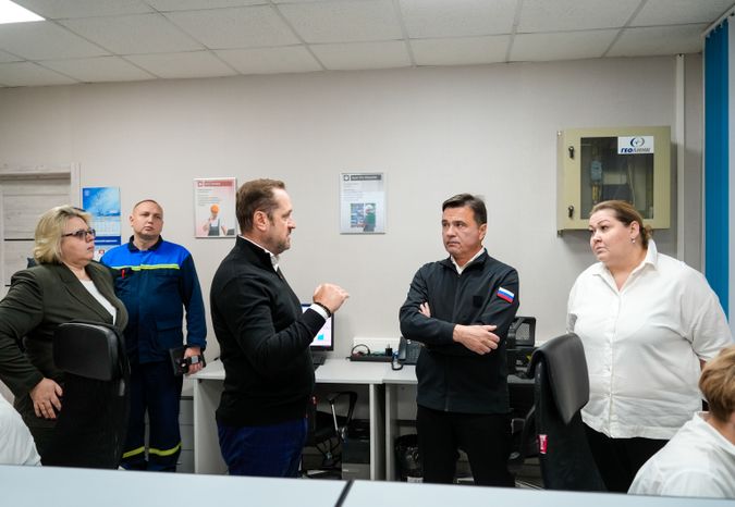 Андрей Воробьев пообщался с сотрудниками ЕДЦ "Химкинского водоканала"