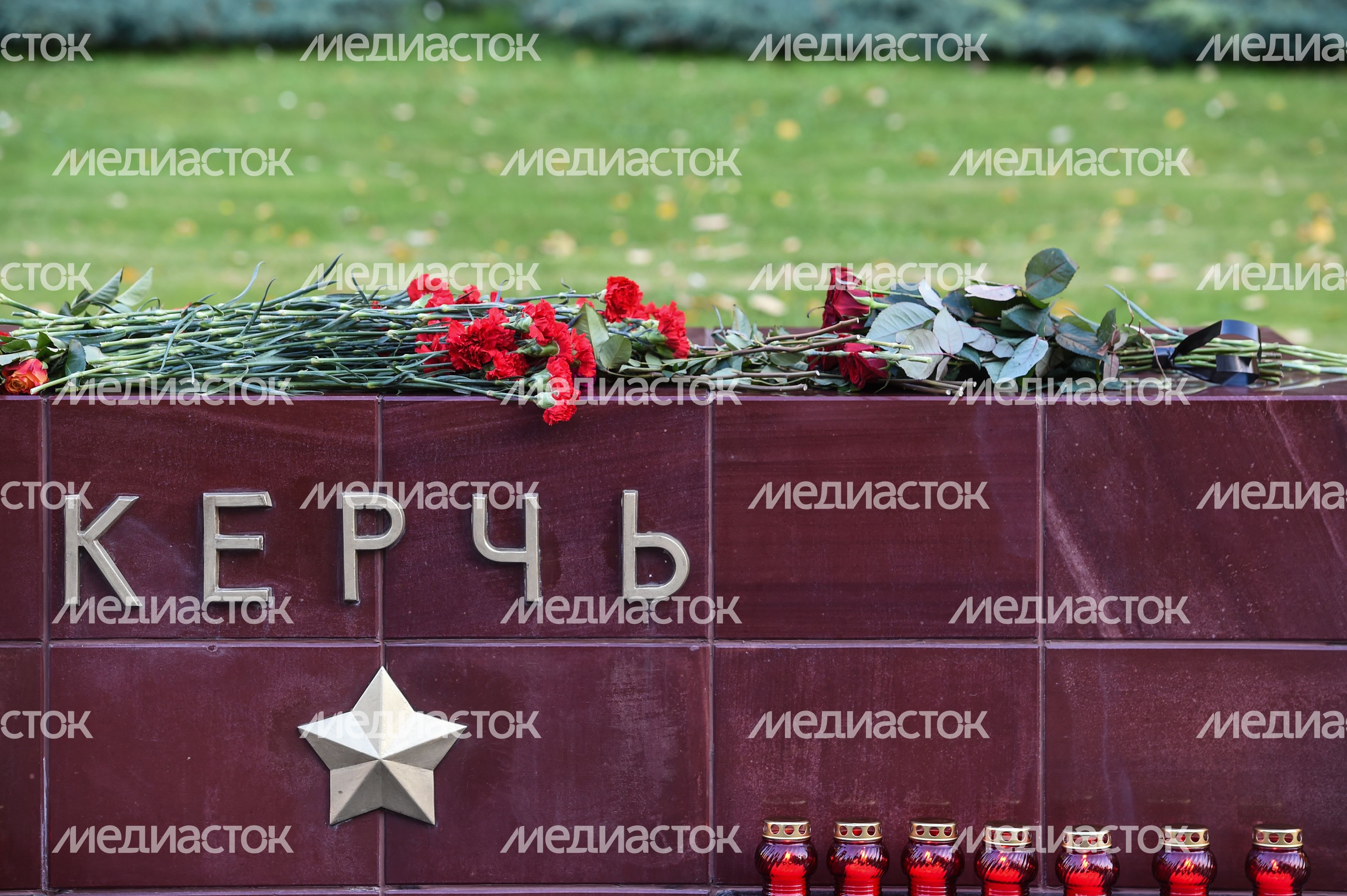 Возложение цветов к мемориалу города Керчь в Москве Возложение цветов к мемориалу города Керчь в Москве