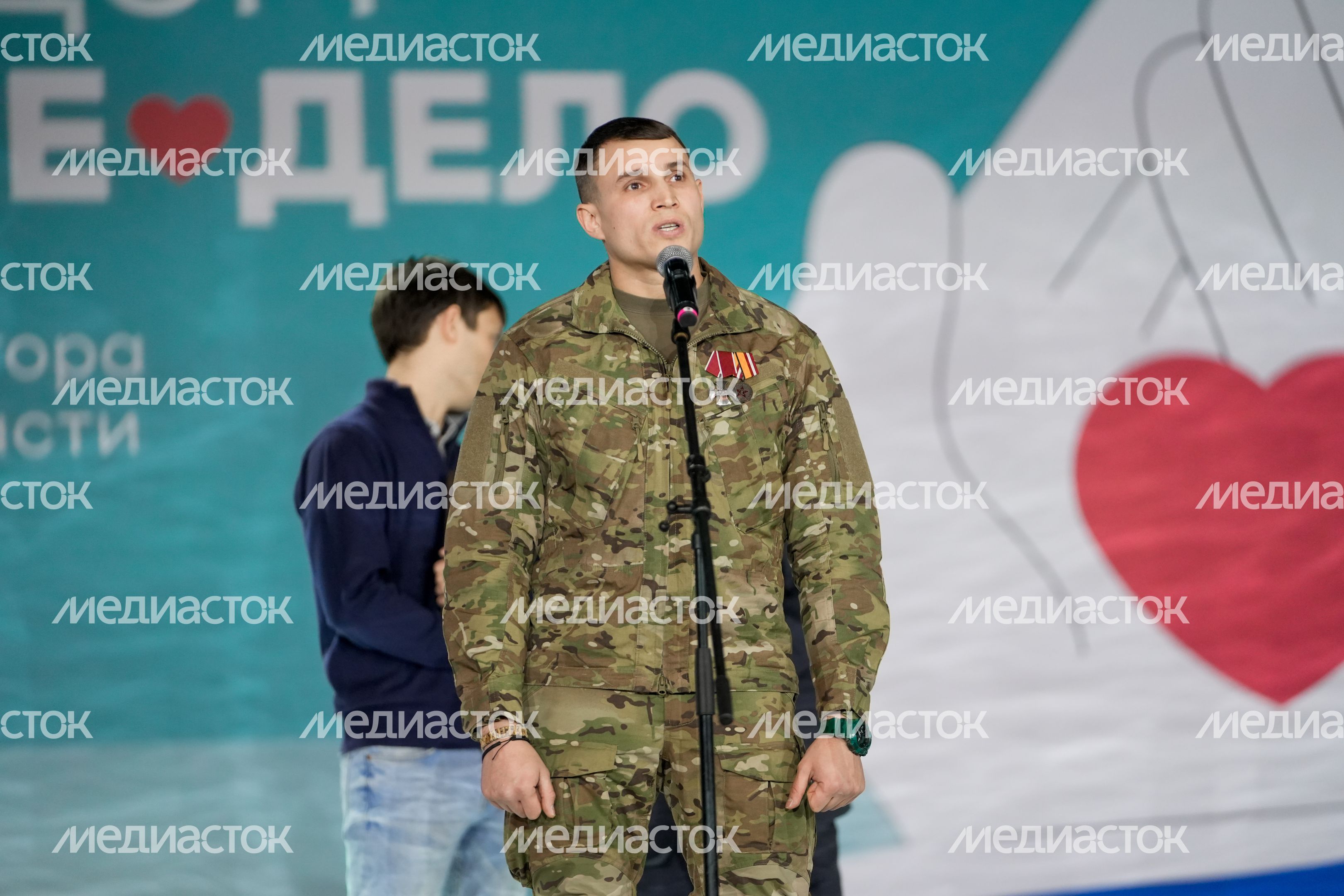 Матери бойцов СВО встретились с сыновьями на церемонии вручения премии "Мы рядом. Доброе дело" Матери бойцов СВО встретились с сыновьями на церемонии вручения премии "Мы рядом. Доброе дело"